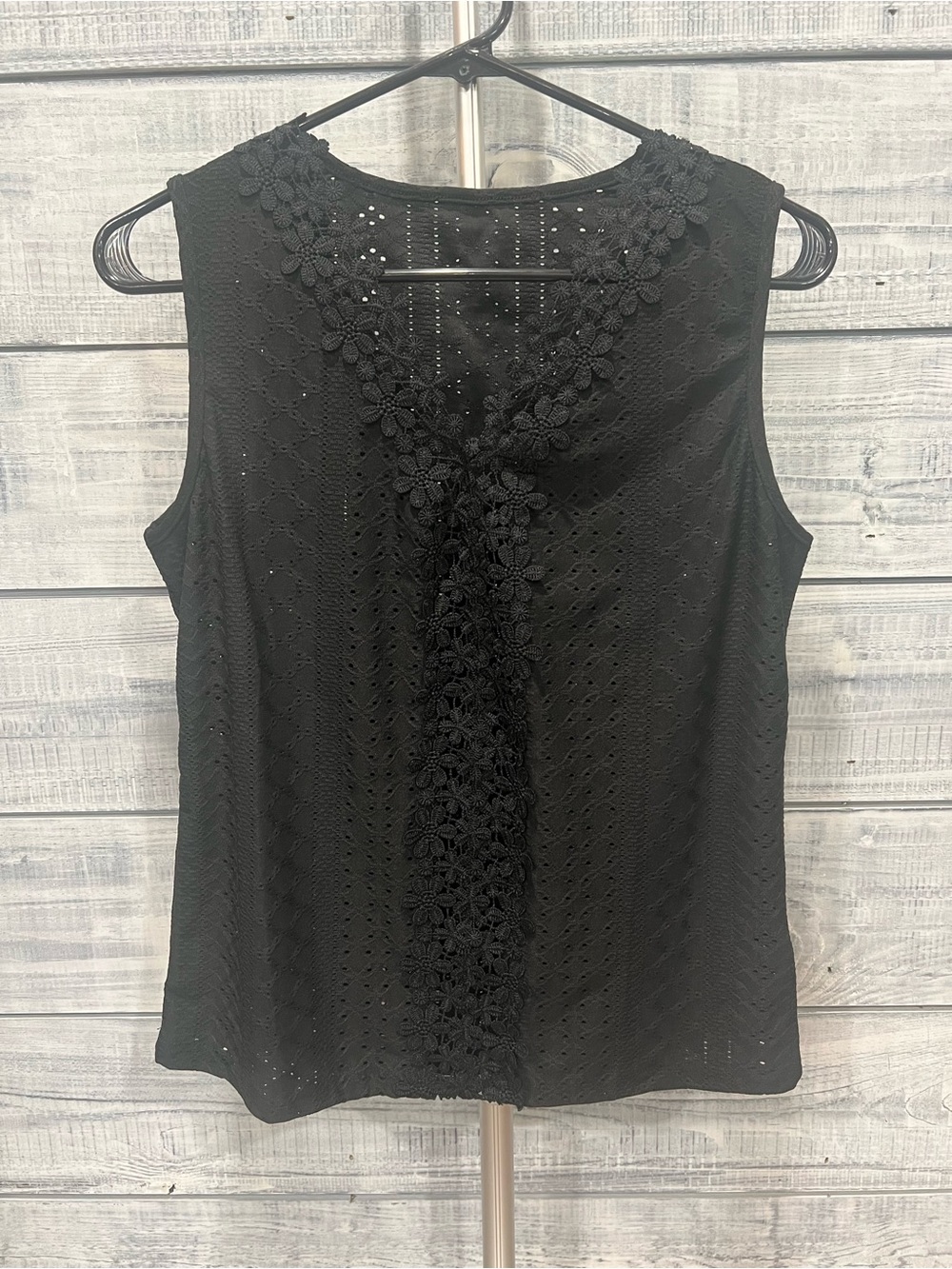 SHEIN Black Eyelet Sleeveless Camisole with Floral Trim